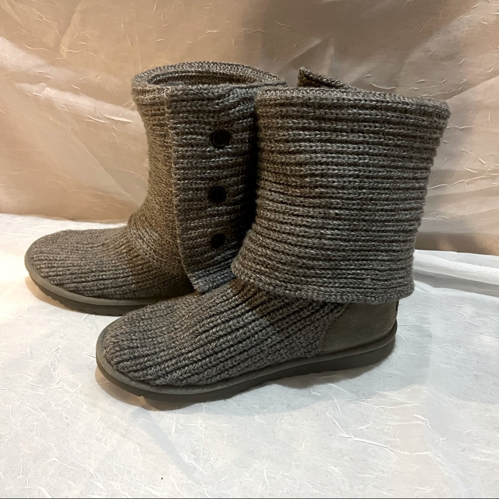 Womens Ugg Classic Cardy II Knit Boots Gray - Size 9.  Wear cuff up or folded.